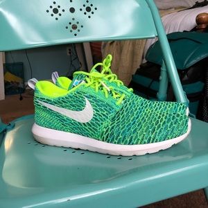 Nike Flyknit Roshe